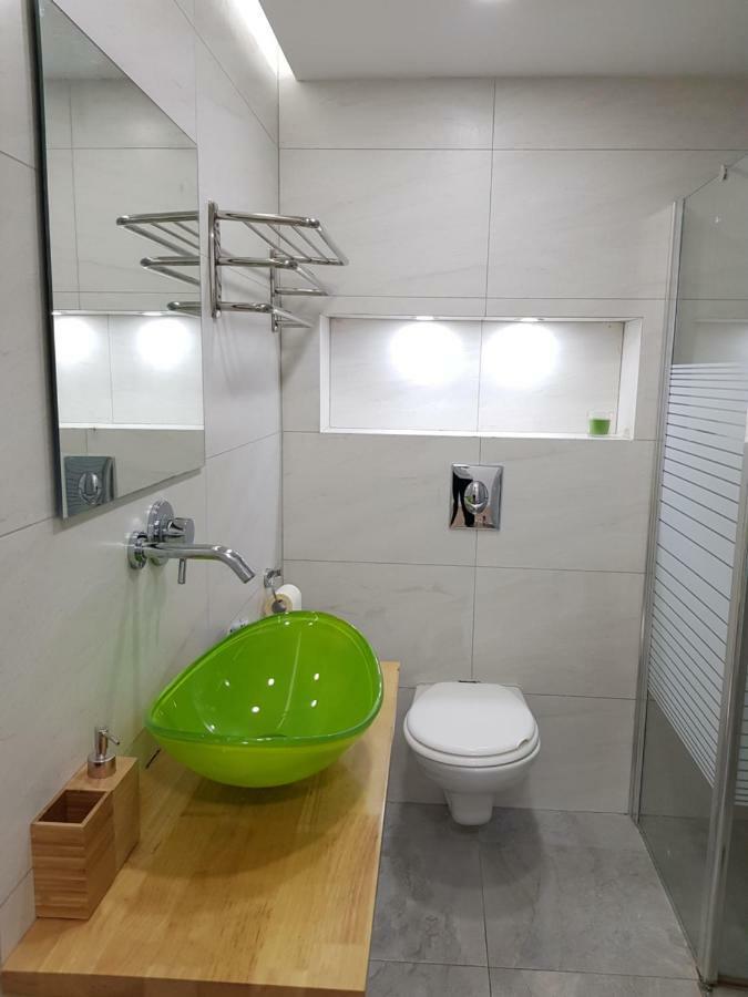 Stylish Apartment With A Patio Close To The Beach Eilat Kültér fotó